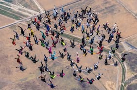 La historia de Matías Baeza, el paracaidista que va por el récord mundial en formación vertical