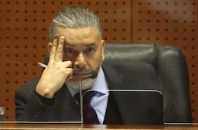 Juez Daniel Urrutia no se rinde y vuelve a requerir al TC para impugnar el proceso que lo tiene al borde de la remoción