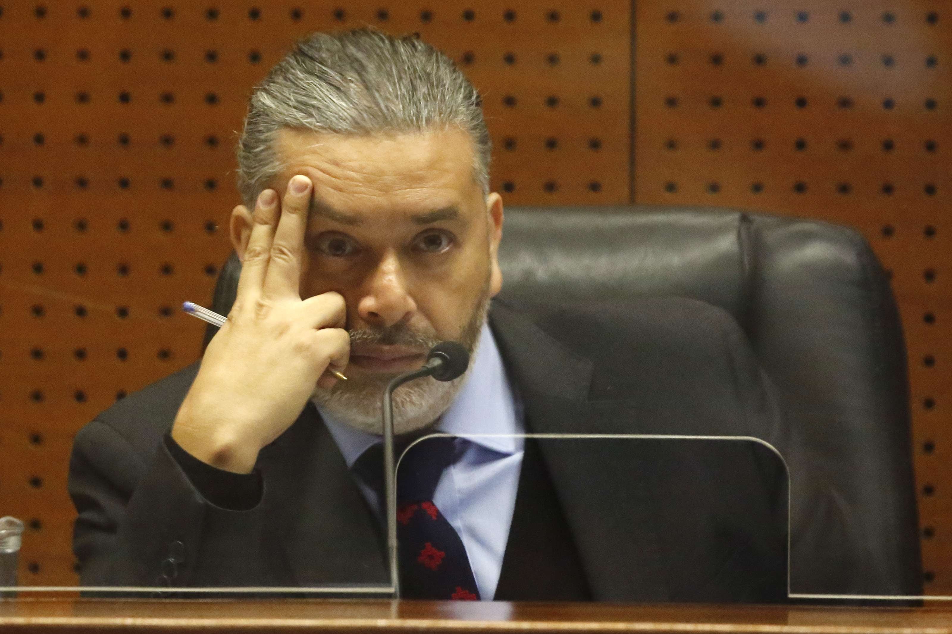 Juez Daniel Urrutia no se rinde y vuelve a requerir al TC para impugnar el proceso que lo tiene al borde de la remoción