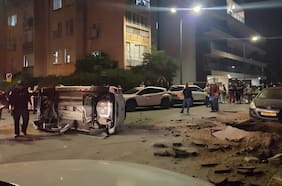 Ataque con misil iraní deja dos muertos en zona residencial en las afueras de Tel Aviv