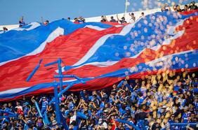 La U da su primer paso para jugar en el Nacional al más puro estilo europeo