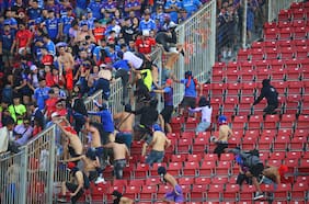 Hinchas de la U entran a la galería sur y causan daños en el Estadio Nacional