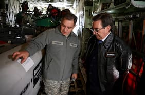 Barros destaca la labor de las Fuerzas Armadas ante la emergencia: “Chile está muy orgulloso del trabajo que hacen”