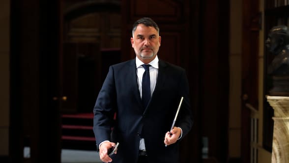 Macaya critica mensaje de Boric por embargos a deudores del CAE y lo acusa de ser “responsable de la situación fiscal” del país