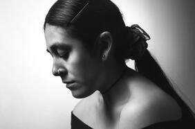 Fotógrafa chilena es reconocida por su casa de estudios tras ganar importante premio de fotografía internacional