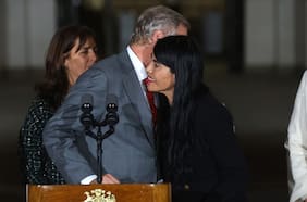 Más de 10 entrevistas en 48 horas: la estrategia de la Secom para el paso al frente de Lincolao tras su agresión