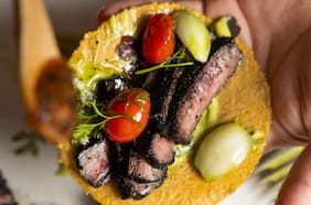 “La Mesa Latina”: el ciclo de cenas colaborativas que llega a Santiago