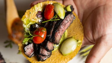 “La Mesa Latina”: el ciclo de cenas colaborativas que llega a Santiago