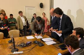 Un Consejo Constitucional de 50 escaños y 24 expertos: partidos sellan nuevo acuerdo luego de tres meses de negociaciones