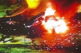 Día del Joven Combatiente: encapuchados incendian dos vehículos y disparan contra Carabineros en PAC