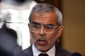 Ministro Cordero anuncia querella contra los detenidos de fatal choque a furgón escolar que terminó con un menor fallecido