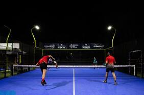 Precaución en el hombro y trabajo de caderas: los aspectos físicos fundamentales en el pádel