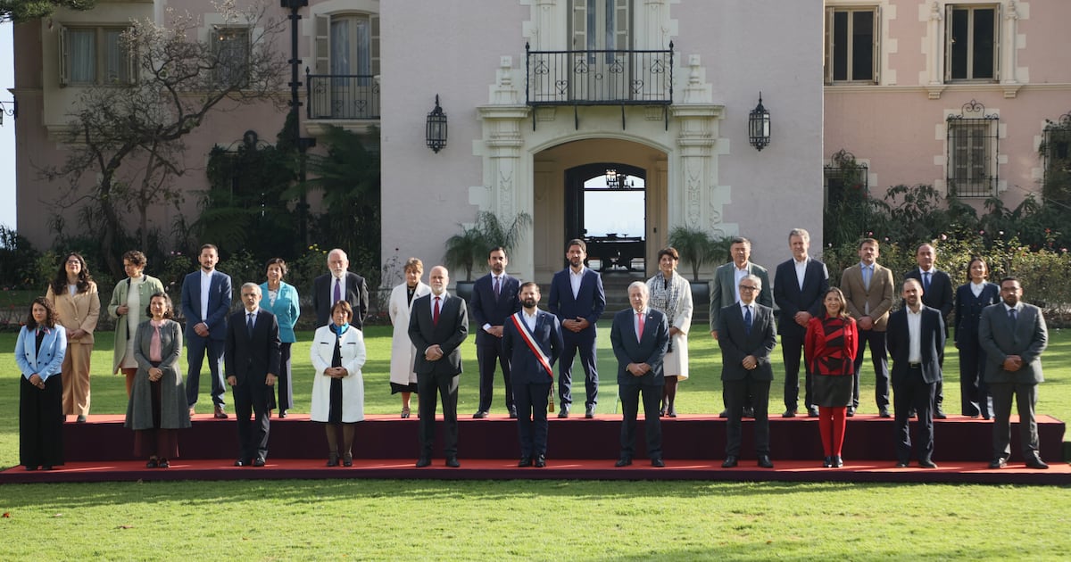 El desafío de la reinvención: El complejo retorno al mundo laboral de los exministros de Boric
