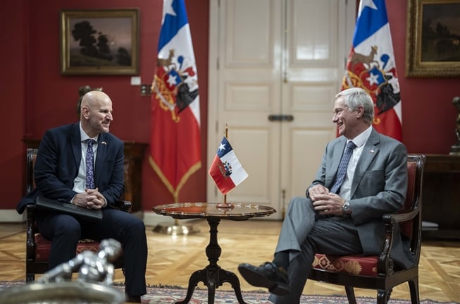 Presidente Kast recibe a embajador de Estados Unidos en La Moneda