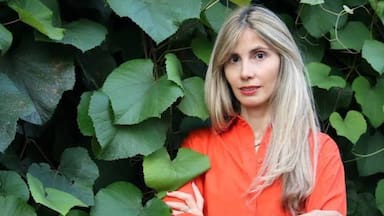 Paula Klein, escritora argentina: “El descrédito de la verdad es el gran mal de nuestra época”