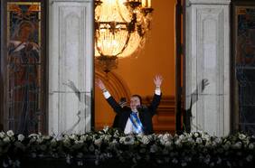 Arévalo jura como Presidente de Guatemala tras larga y caótica ceremonia de cambio de mando