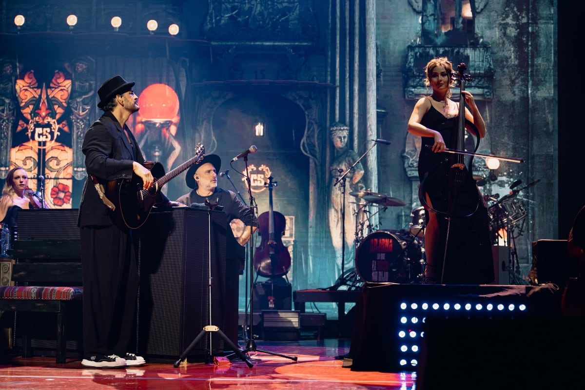 Del conservatorio a las historias de taxi: Carla Serón, la chilena clave en el nuevo show de Ricardo Arjona