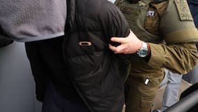 Lanzaron bolso con droga al canal San Carlos: detienen a tres sujetos tras fiscalización en La Reina