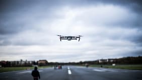 “Pueden ser absorbidos por turbinas”: controladores de Tránsito Aéreo alertan riesgo por presencia de drones en aeropuertos