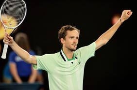 Tsitsipas y Medvedev medirán fuerzas en las semifinales del Abierto de Australia