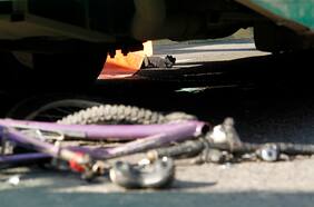 Ciclista muere atropellado en La Florida: conductor se dio a la fuga