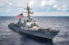 Cómo fue la maniobra “altamente provocadora” de aviones militares de Venezuela sobre un buque de EEUU, según Washington