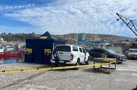 Hallan el cuerpo de una mujer en la bahía del puerto de San Antonio