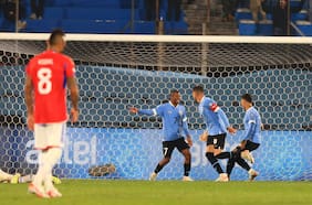 Histórico uruguayo examina a la Roja: “Hay buen material, pero a los mayores les cuesta darse cuenta que ya no están más”