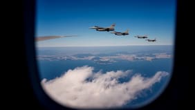 Trump advierte a Teherán tras muerte de tercer soldado mientras Irán admite que está sumido “en una guerra a gran escala” con EE.UU.