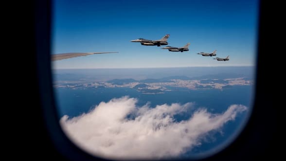 Trump advierte a Teherán tras muerte de tercer soldado mientras Irán admite que está sumido “en una guerra a gran escala” con EE.UU.