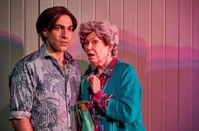 GAM presenta obra de Bonobo con Coca Guazzini que cruza humor y desesperanza