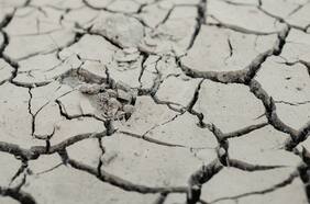 Clima semidesértico en Santiago; la desaparición de Aculeo y Peñuelas y termómetros superando los 40°C: así podría ser el clima en Chile si la temperatura sube 2°C