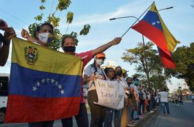 Las fallidas elecciones en el estado natal de Hugo Chávez: justicia ordena repetirlas tras victoria de opositor