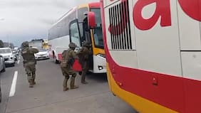 OS-7 de Carabineros Cautín detiene a dos sujetos e incauta arsenal de armas de fuego en operativo en plena carretera