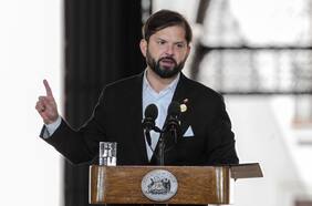 Presidente Boric dice que “vil ataque” con granada a carabinera “no quedará impune”