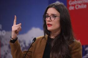 Ministra Vallejo asegura que acusación constitucional en contra de Ávila “se basa en la homofobia y discriminación”