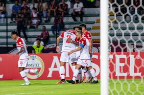 El más copero de los rivales de la U: la “revolución” del Estudiantes de la Brujita Verón, el ídolo-presidente