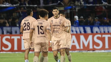 Cantos xenófobos de los hinchas de Huachipato contra Carabobo generan rechazo en Sudamérica