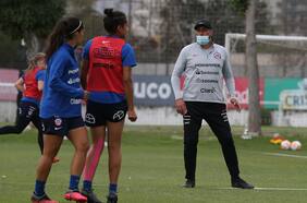 José Letelier, DT de las Rojas: “Para el fútbol femenino es más importante el desarrollo que ganar”