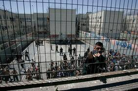 Gobierno respalda acciones de Gendarmería para revertir autorización de visitas de familiares indocumentados a reos