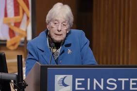 Mujer de 93 años donó 1.000 millones de dólares y pagó la matrícula de estudiantes de medicina de por vida