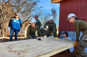 Carabineros apoya labores de reconstrucción en Santa Juana