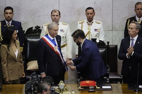 Boric confirma que le entregó una carta al Presidente Kast durante ceremonia de cambio de mando