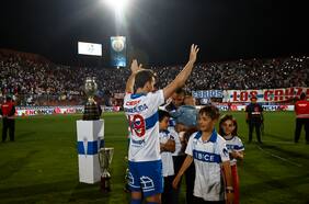 Chapa Fuenzalida, en su despedida de la UC: “Dejo de vestir esta camiseta dentro de la cancha, pero soy cruzado para siempre”