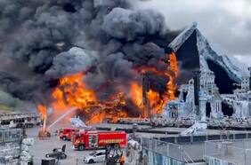 Cómo fue el incendio en el escenario principal de Tomorrowland, el festival de electrónica más grande del mundo