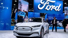 El Ford Mustang podría sumar una inédita versión sedán de cuatro puertas