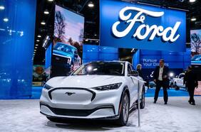 Los fabricantes de automóviles tienen grandes esperanzas puestas en los VE, pero los compradores no cooperan