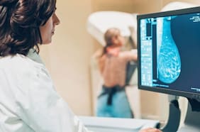 Científicos descubren por qué muchas veces el cáncer de mama regresa y cómo detener este proceso