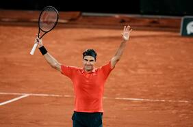 Federer trasnocha para meterse dentro de los 16 mejores de Roland Garros