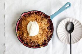 Un sencillo y acogedor crumble de frutas